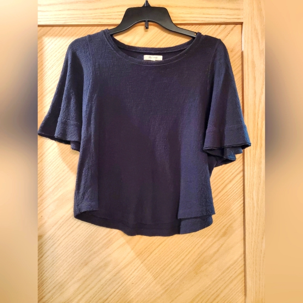 Cute Cropped Black Madewell top size xs (I am a 2/4 and fits me comfortably